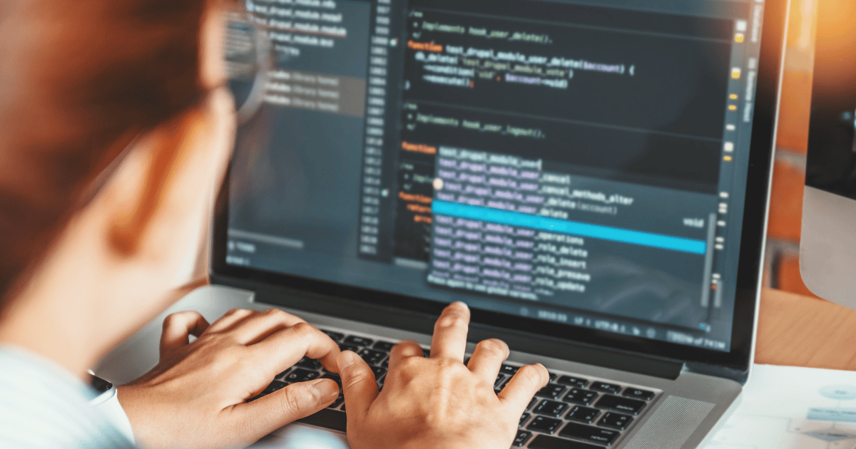 Abren Becas para Carreras IT 100 Remotas y con Grado Universitario